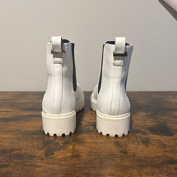 Kenneth Cole Women Leather White Salt Lug Sole Chelsea Boots - Women’s 6 - Picture 5 of 7